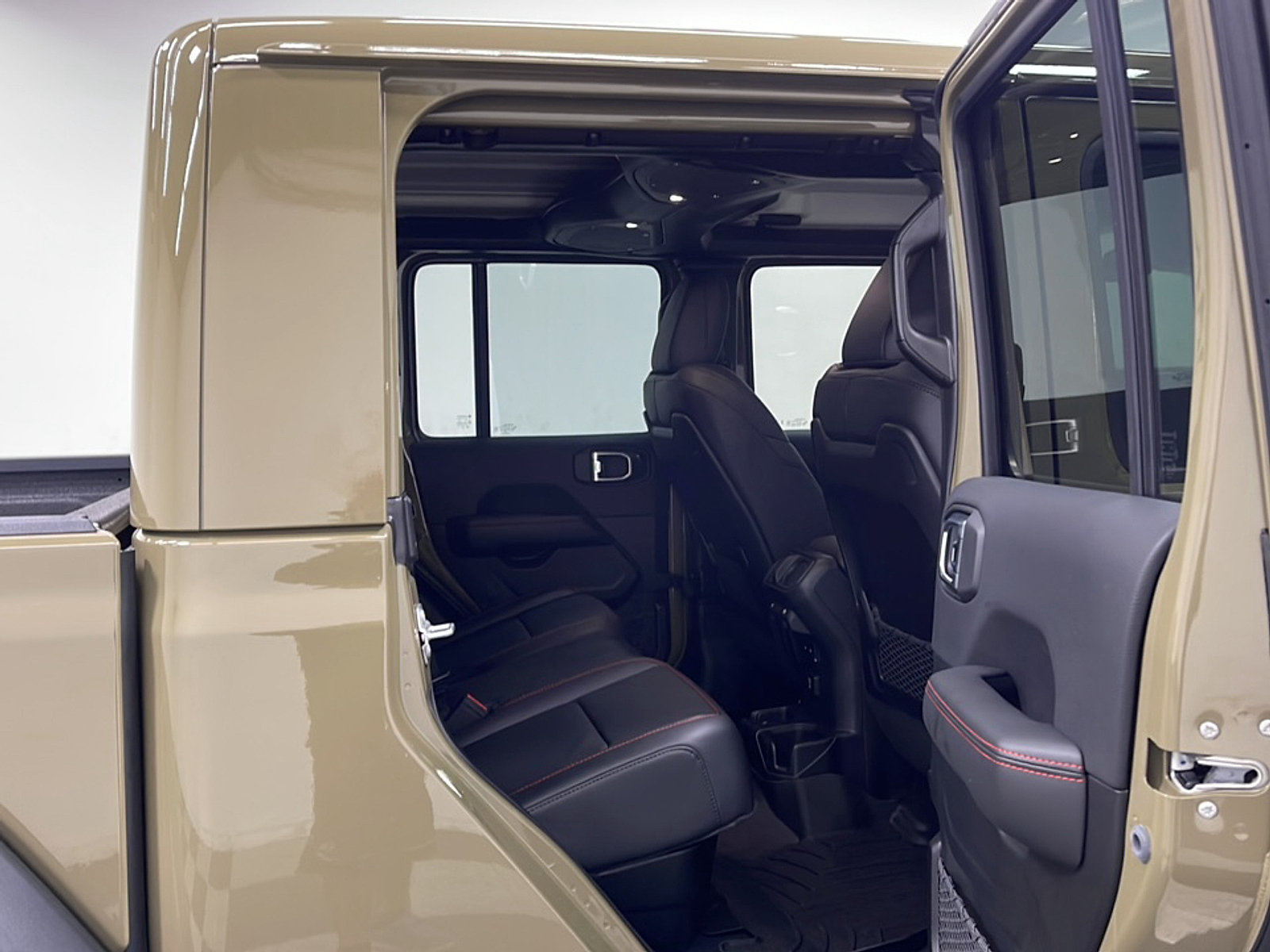 Used 2026 Jeep Gladiator Rubicon w/ Steel Power Dome Hood Package AWD/4WD image 18