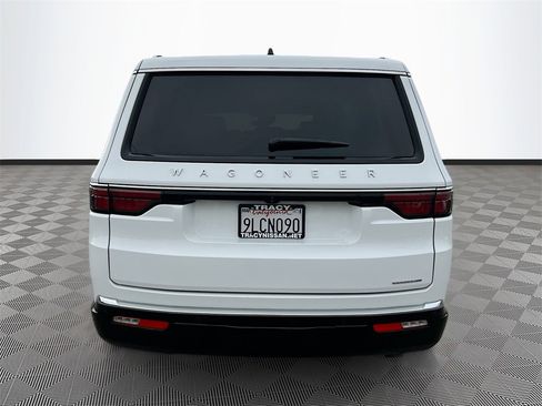 Used 2024 Jeep Wagoneer Series II w/ Flexible Seating Group image 6