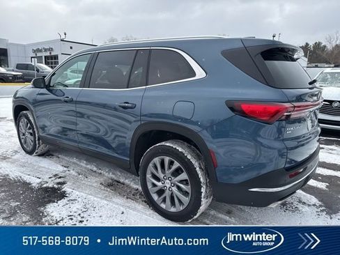 Used 2025 Buick Enclave Preferred image 9