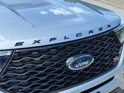 Used 2022 Ford Explorer ST w/ Equipment Group 401A AWD/4WD image 11