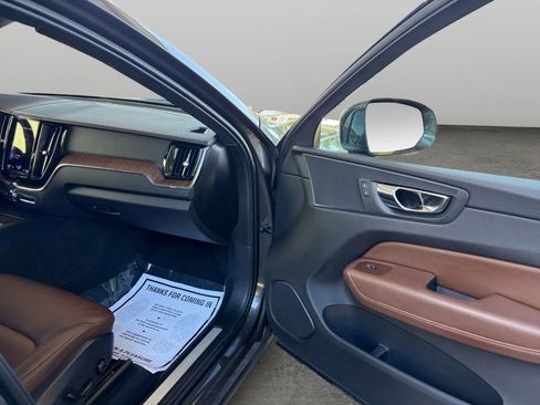 Used 2021 Volvo XC60 T5 Momentum w/ Protection Package AWD/4WD image 19