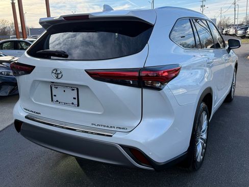 Used 2022 Toyota Highlander Platinum image 6