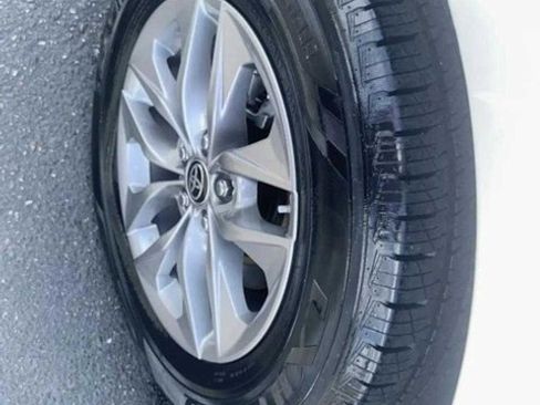 Used 2023 Toyota Sienna XLE image 19