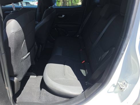 Used 2017 Jeep Renegade Altitude FWD image 24