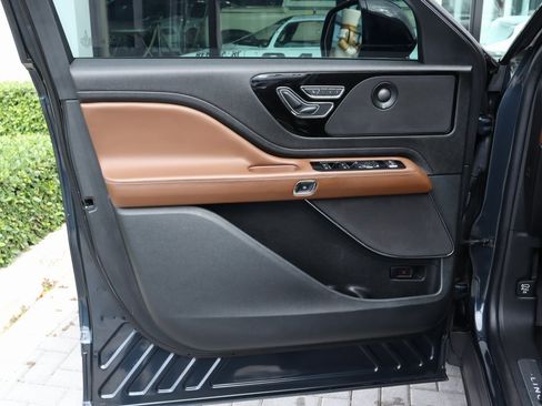 Used 2023 Lincoln Aviator Reserve w/ Elements Package Plus image 12