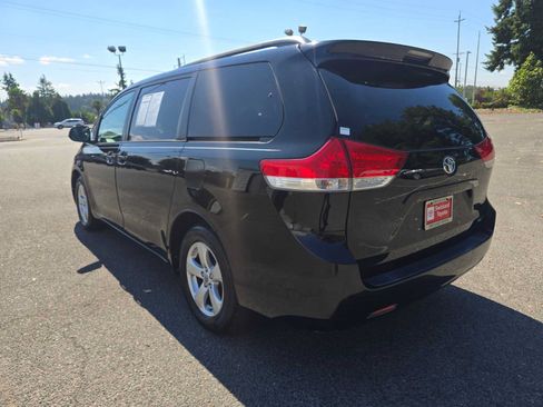Used 2014 Toyota Sienna LE FWD image 5
