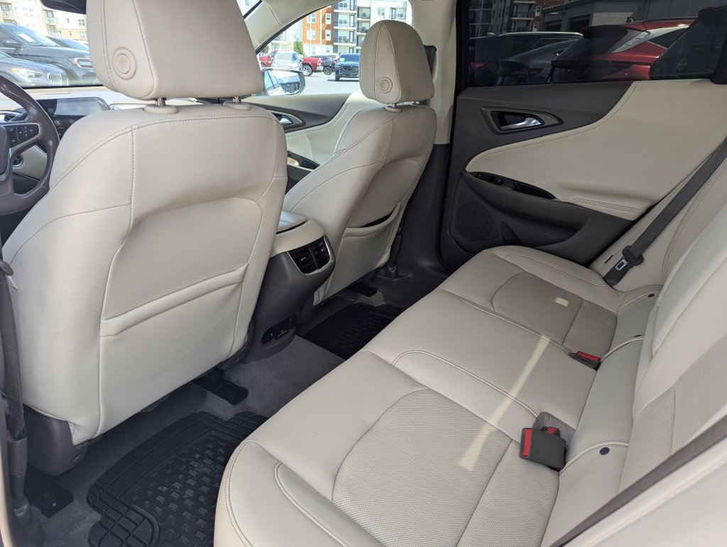 Used 2019 Chevrolet Malibu Premier w/ Sun and Wheel Package FWD image 32