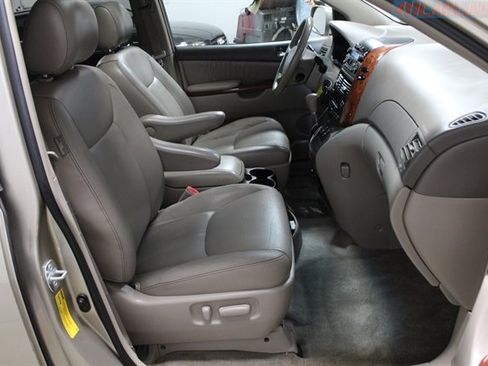 Used 2005 Toyota Sienna XLE image 35