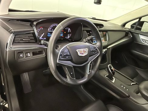 Used 2017 Cadillac XT5 Luxury AWD/4WD image 16
