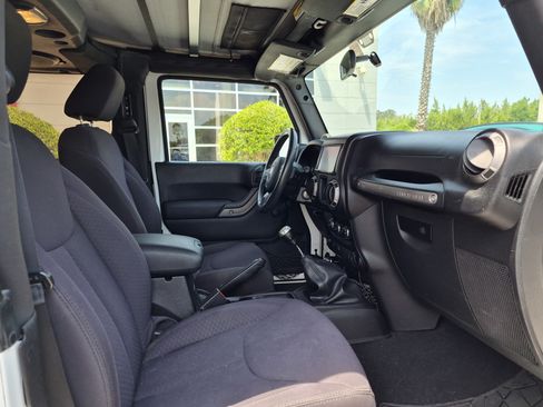 Used 2013 Jeep Wrangler Sport w/ Connectivity Group AWD/4WD image 20