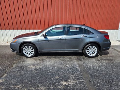 Used 2013 Chrysler 200 Touring FWD image 2