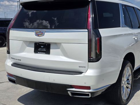 Used 2023 Cadillac Escalade Premium Luxury RWD image 11