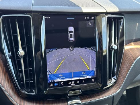 Used 2023 Volvo XC60 B5 Plus image 16