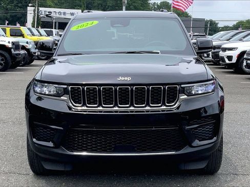 Certified 2024 Jeep Grand Cherokee Laredo X w/ Luxury Tech Group I AWD/4WD image 3