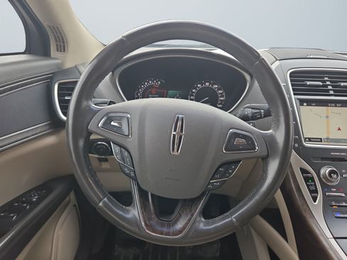 Used 2016 Lincoln MKX Reserve w/ Driver Assistance Package FWD image 13