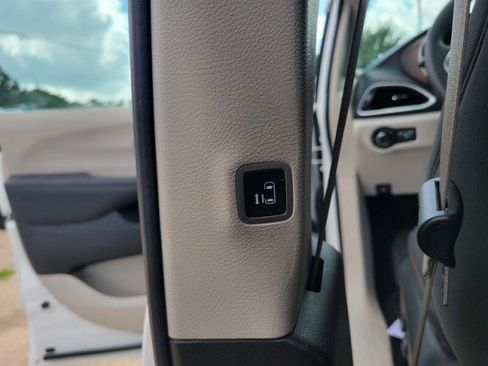 Used 2023 Chrysler Voyager LX FWD image 32