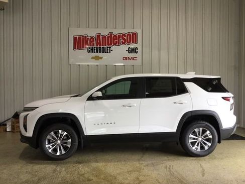New 2026 Chevrolet Equinox LT w/ Convenience Package II AWD/4WD image 2