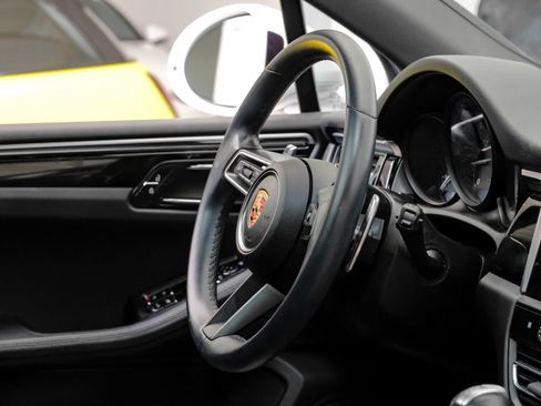 Used 2024 Porsche Macan w/ Premium Plus Package AWD/4WD image 18
