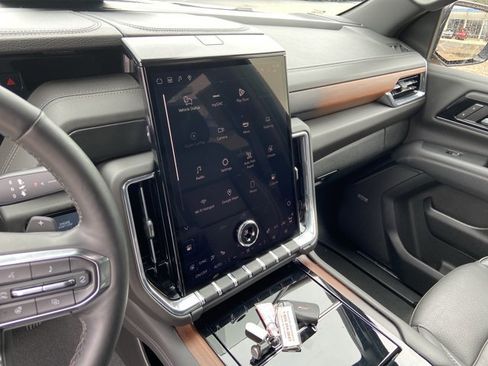 Used 2025 GMC Yukon Denali image 22