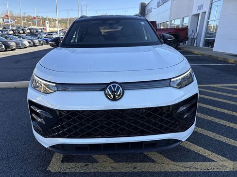 New 2026 Volkswagen Tiguan SE R-Line AWD/4WD image 2