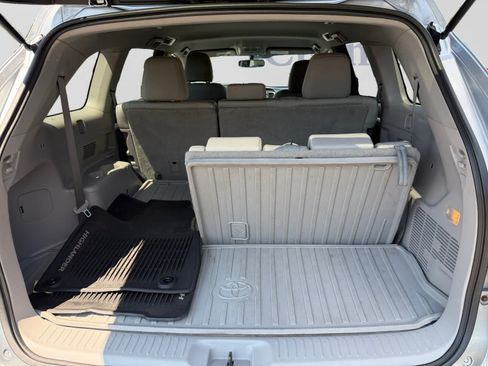 Used 2014 Toyota Highlander LE AWD/4WD image 4