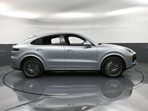 Certified 2022 Porsche Cayenne Turbo AWD/4WD image 9