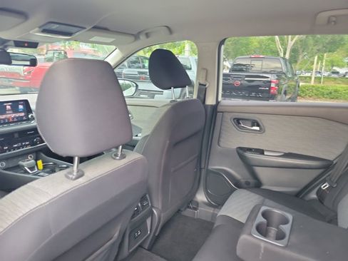 Used 2021 Nissan Rogue SV FWD image 12