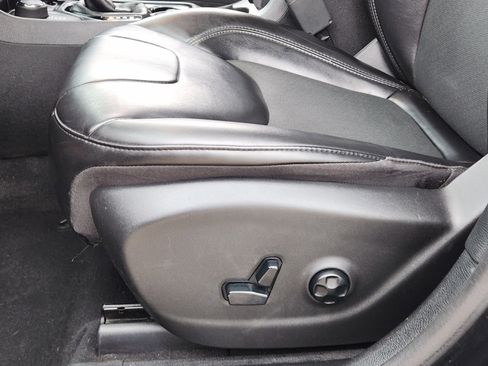 Used 2019 Jeep Cherokee Latitude Plus image 32