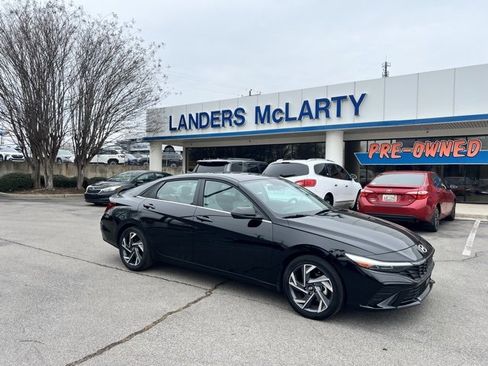 Used 2025 Hyundai Elantra Limited image 1