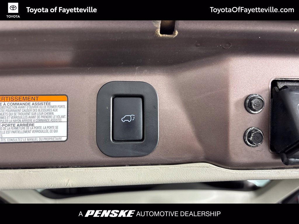 Used 2020 Toyota Sienna XLE w/ XLE Navigation Package FWD image 24