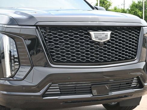 Certified 2026 Cadillac Escalade ESV Platinum Sport w/ LPO, ONYX Package AWD/4WD image 26