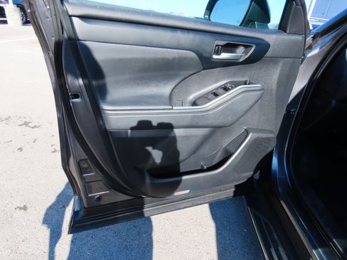 Used 2023 Toyota Highlander XLE image 22