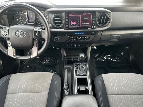 Used 2021 Toyota Tacoma TRD Sport w/ Technology Package image 12
