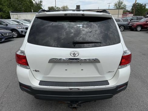 Used 2011 Toyota Highlander 4WD w/ Tech Pkg image 4