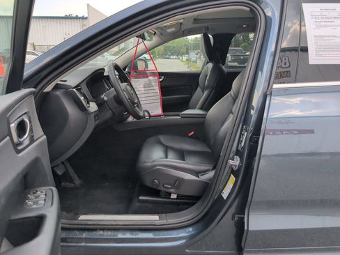 Used 2023 Volvo XC60 B5 Core AWD/4WD image 10