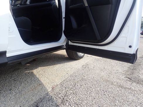 Used 2015 Toyota RAV4 XLE AWD/4WD image 25
