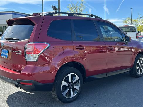 Used 2017 Subaru Forester 2.5i Premium w/ All-Weather Package AWD/4WD image 5