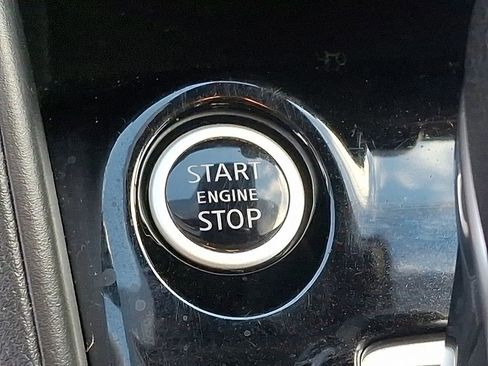 Used 2020 Nissan Versa SV image 22