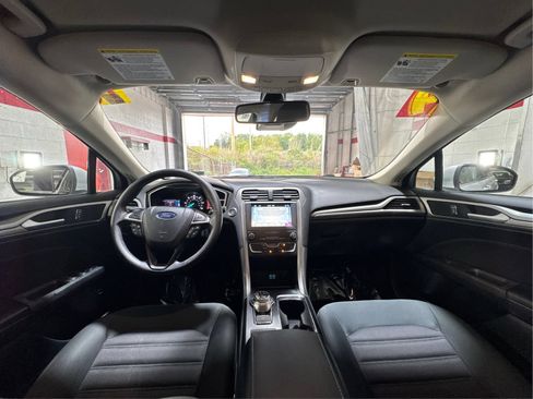 Used 2019 Ford Fusion SE FWD image 23