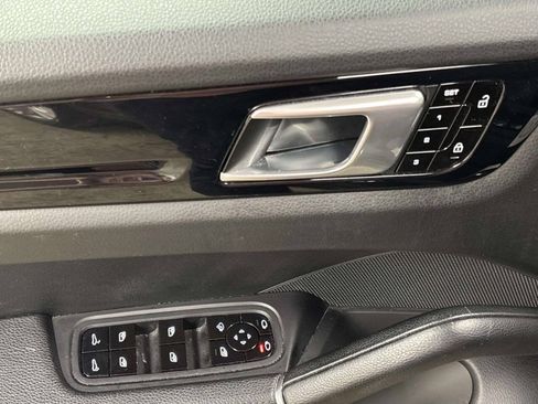 Used 2019 Porsche Cayenne S AWD/4WD image 30
