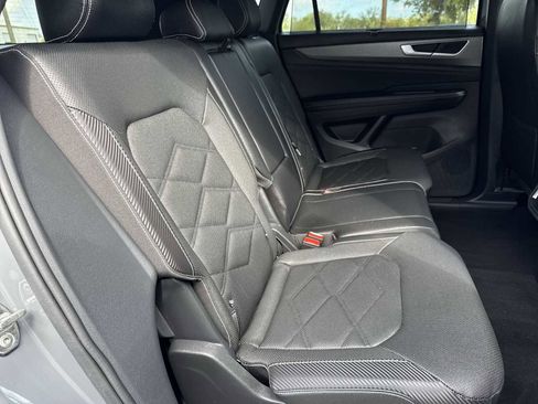 Used 2025 Volkswagen Atlas Cross Sport SE FWD image 28
