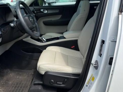 Used 2024 Volvo XC40 B5 Plus w/ Protection Package Premier AWD/4WD image 2