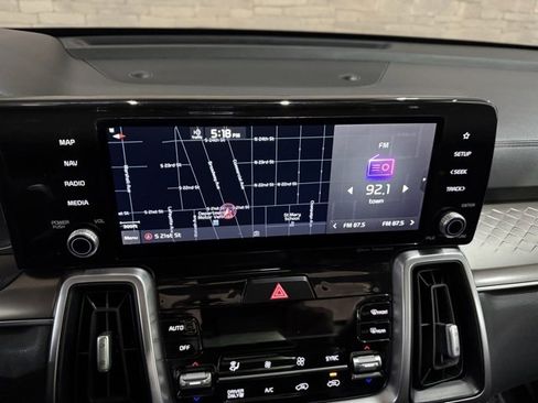 Used 2022 Kia Sorento EX w/ Panoramic Sunroof Package image 3