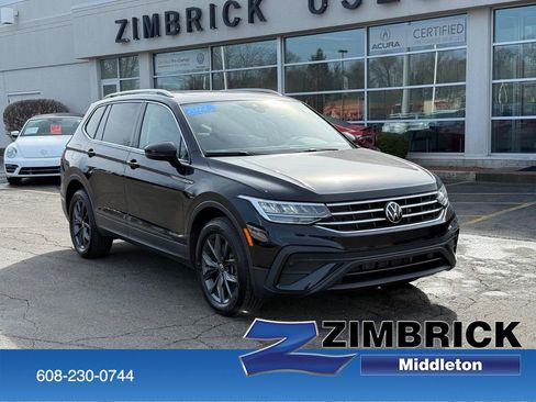 Certified 2022 Volkswagen Tiguan SE w/ Panoramic Sunroof Package image 1