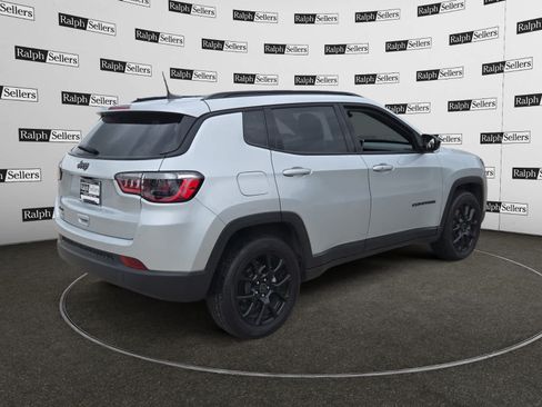 Used 2025 Jeep Compass Latitude w/ Altitude Special Edition AWD/4WD image 6