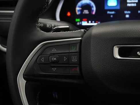 Used 2023 Jeep Grand Cherokee Altitude image 35