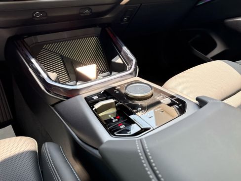 Used 2025 BMW X3 xDrive30i w/ Convenience Package image 9