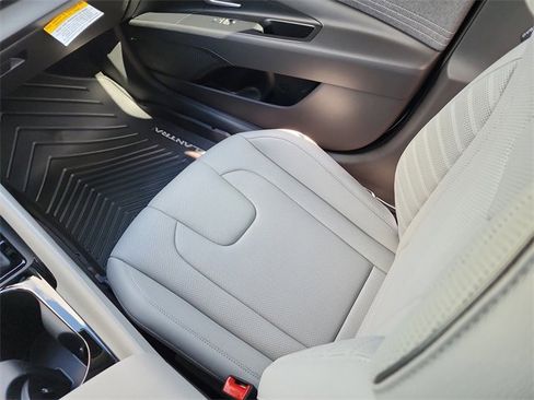 New 2025 Hyundai Elantra Limited image 13