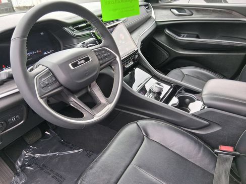 Used 2023 Jeep Grand Cherokee Limited w/ Luxury Tech Group II AWD/4WD image 22