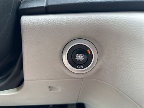 Used 2017 Chrysler Pacifica Touring-L image 24